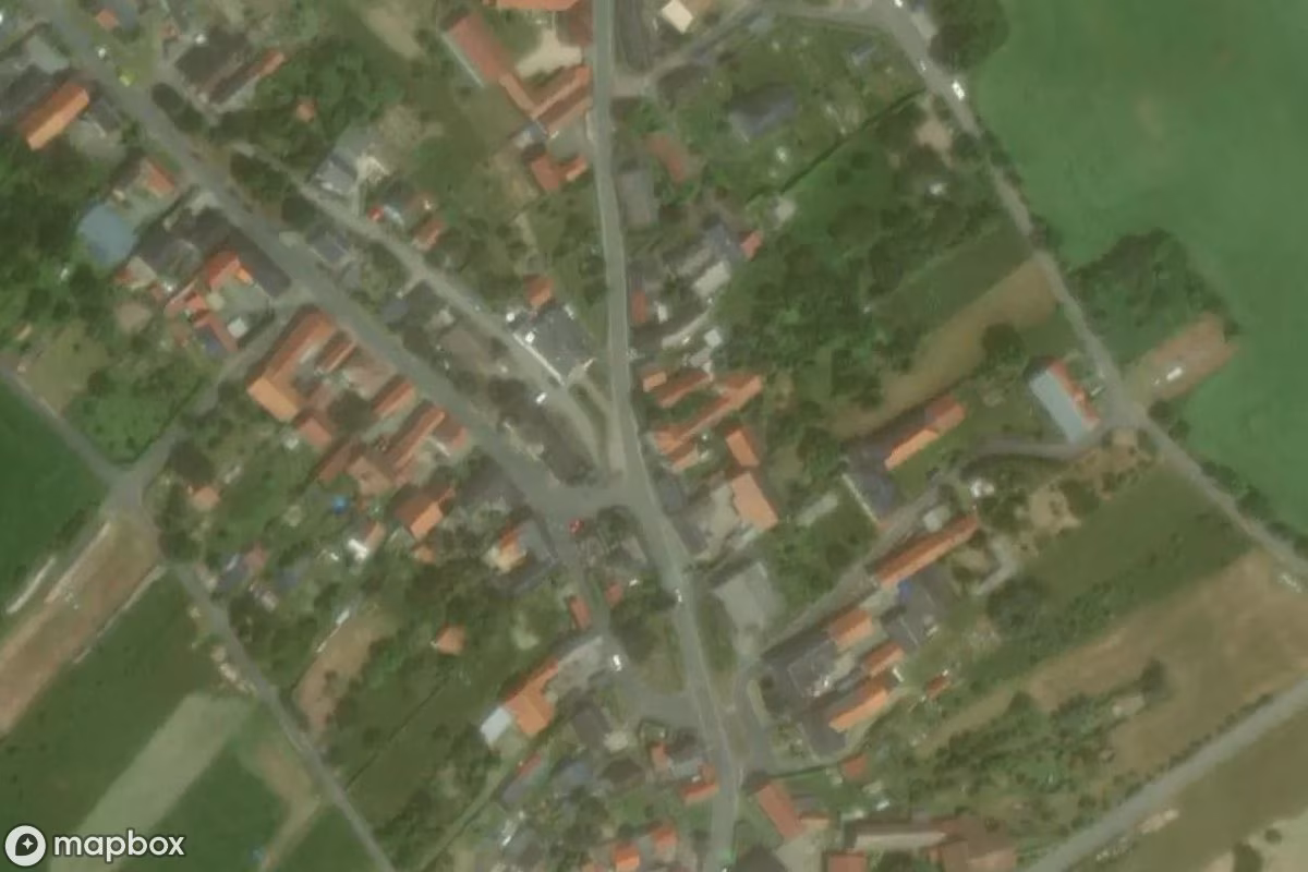 Werkhalle mit Wohnhaus