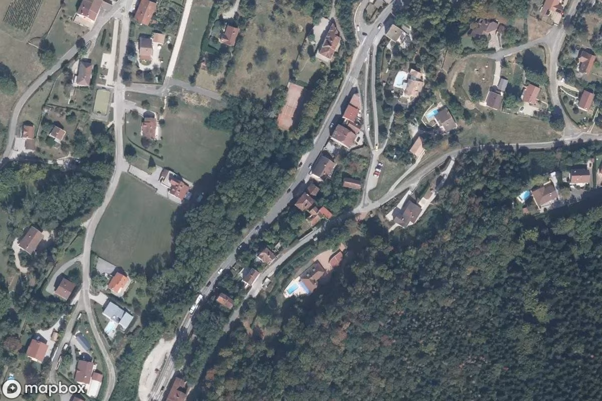 Maison mit 8 Fenstern