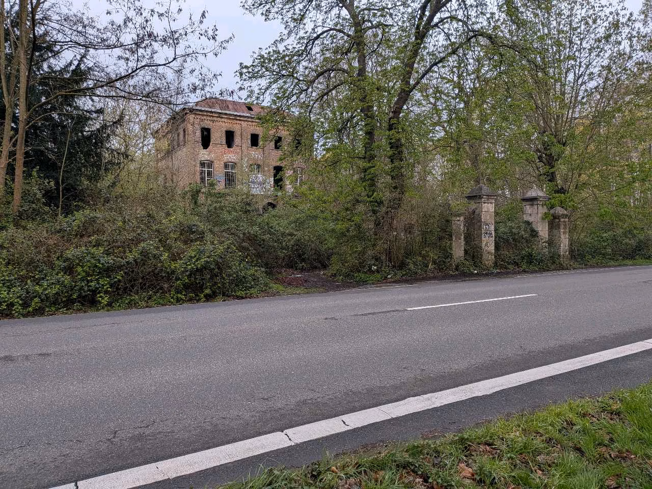 Satellitbillede set fra luften af Villa, et forladt  i Cologne, Tyskland