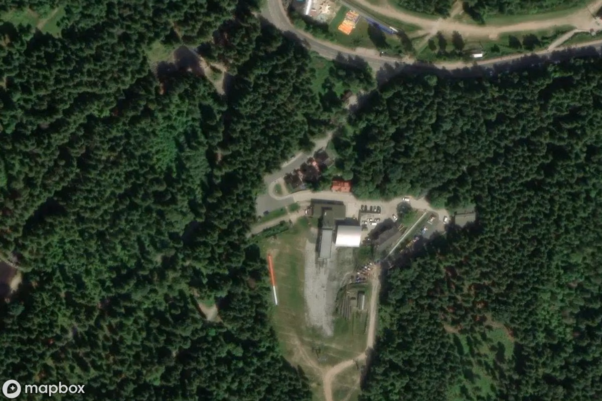 Vue aérienne satellite de Seilbahn Śnieżka, un  abandonné à Karpacz, Pologne