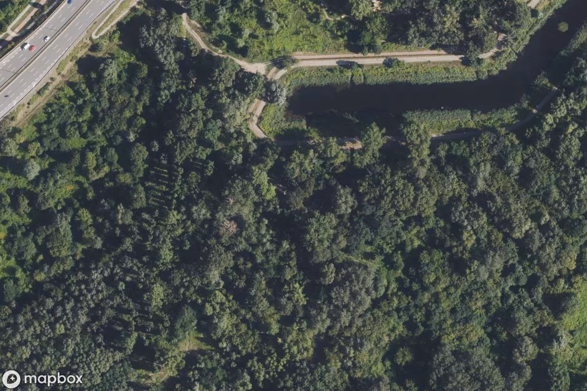 Vista aérea por satélite de Militärzwinger und Wohngebäude, un Instalación militar abandonado en Warsaw, Polonia