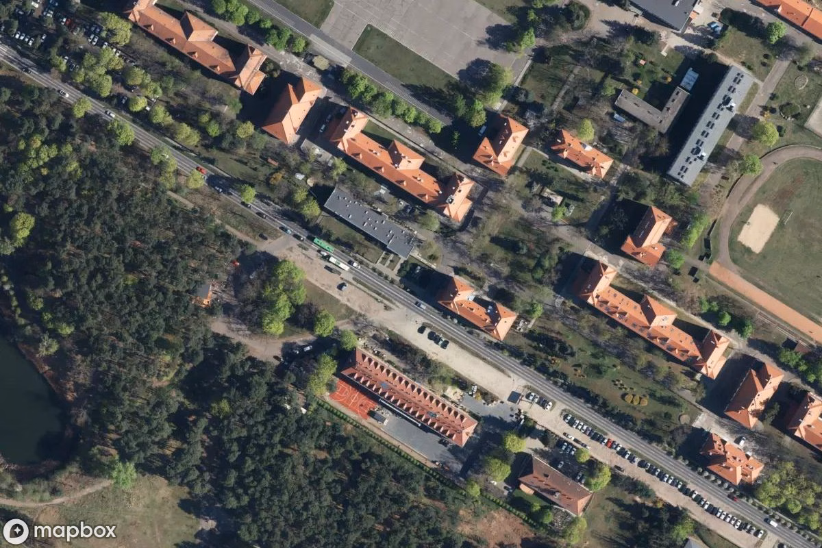 Satellittbilde fra luften av T-72-Denkmal, et forlatt  i Poznan, Polen