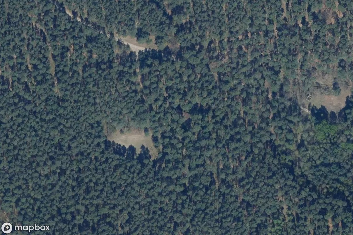 Satellitbillede set fra luften af Russischer Bunker, et forladt Bunker i Baruth/Mark, Tyskland