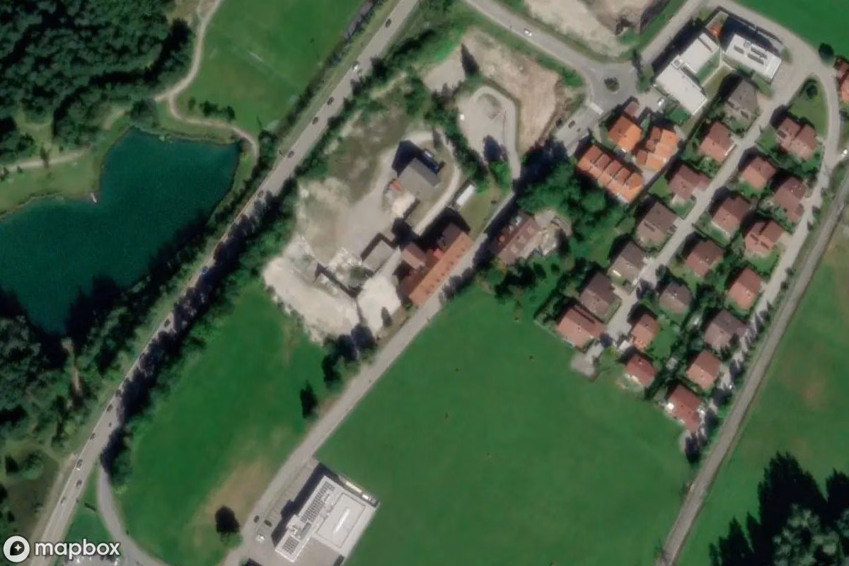 Vista aérea por satélite de Krankenhaus, un Hospital abandonado en Kreckelmoos, Austria