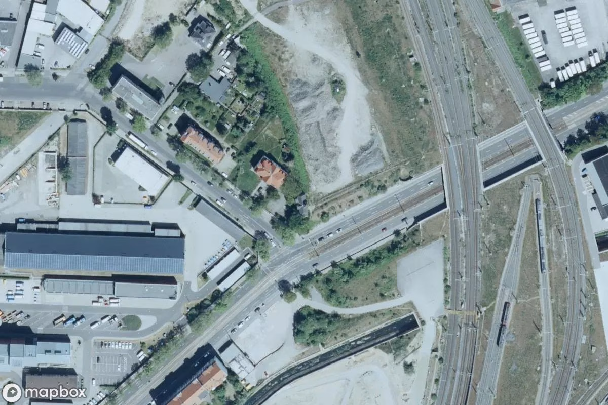 Satelitní letecký pohled na Bates Motel, opuštěné  v Leipzig, Německo