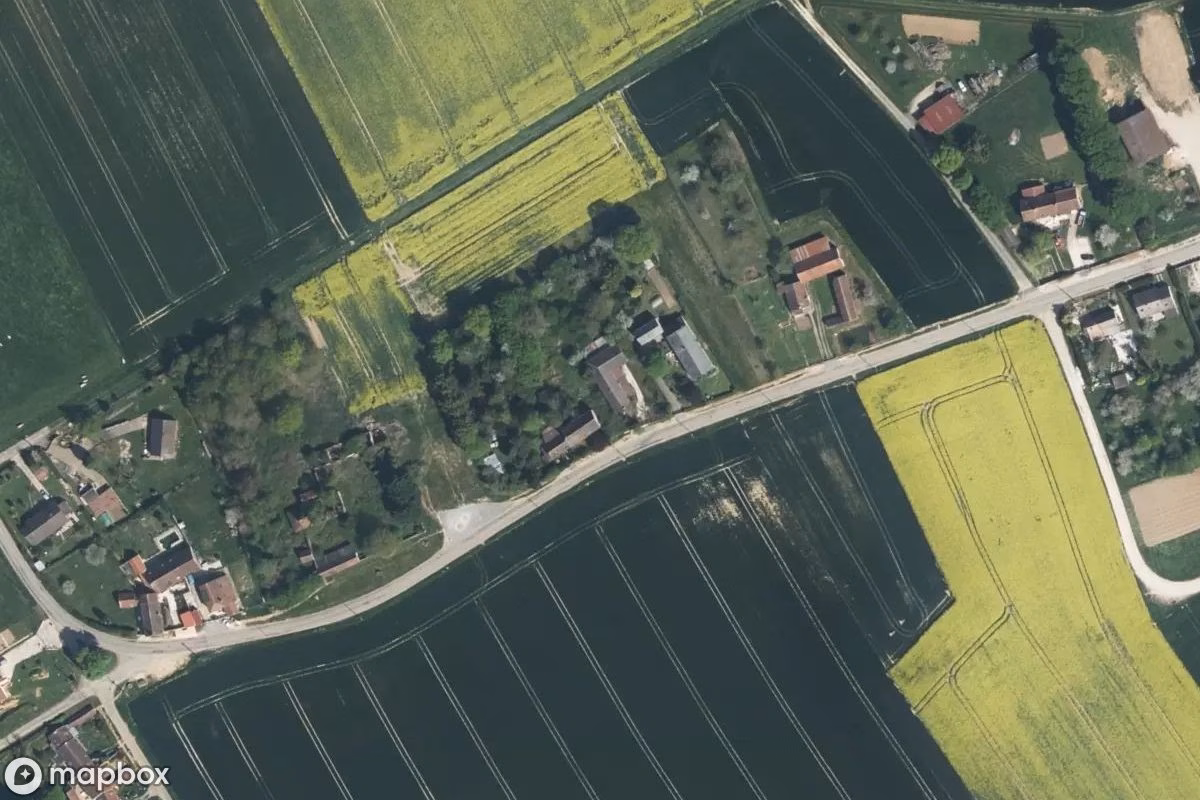 Műholdas légi felvétel Hof helyszínről, egy elhagyatott Tanya itt: Le Gault-Soigny, Franciaország