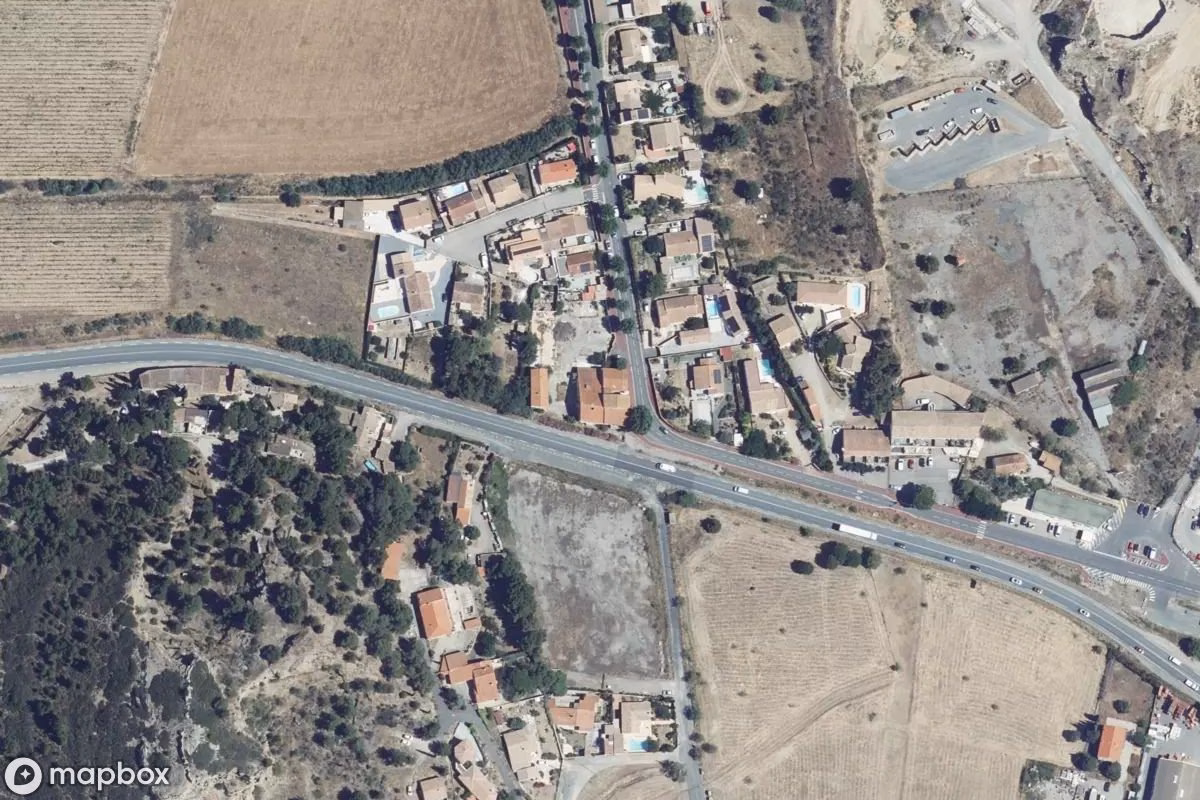 Satelitarny widok z lotu ptaka Lost Place, opuszczone  w Montredon-des-Corbières, Francja