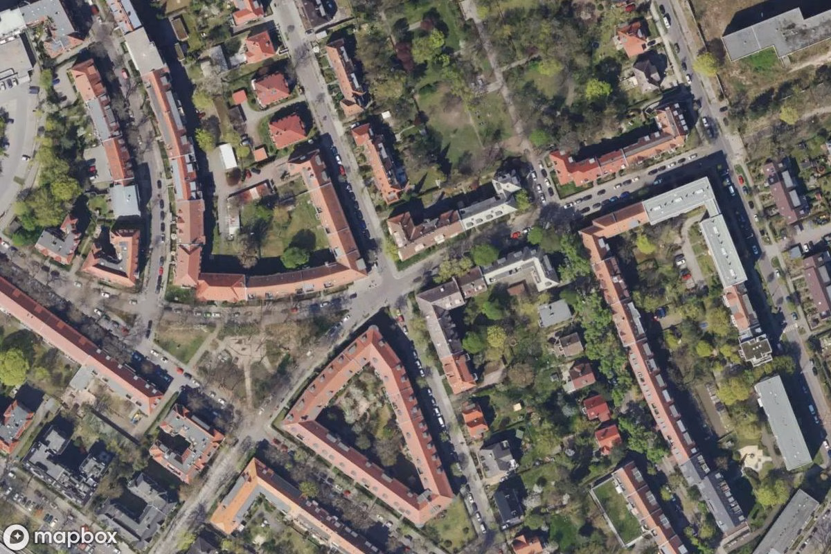 Satelitní letecký pohled na Wohnblock, opuštěné Obytný dům v Berlin, Německo