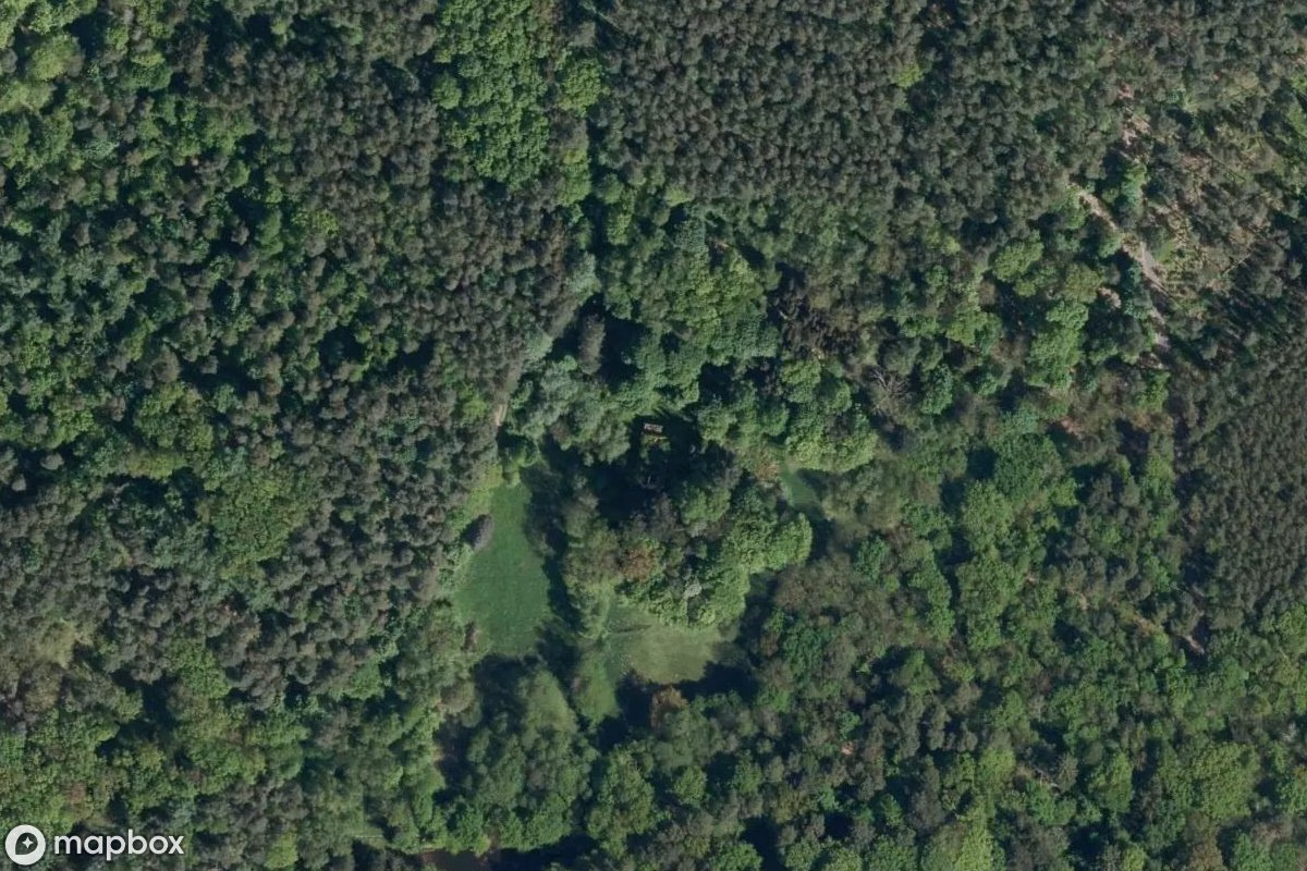 Satellietbeeld vanuit de lucht van Försterei Linzmühle, een verlaten Woonhuis in Rietz-Neuendorf, Duitsland