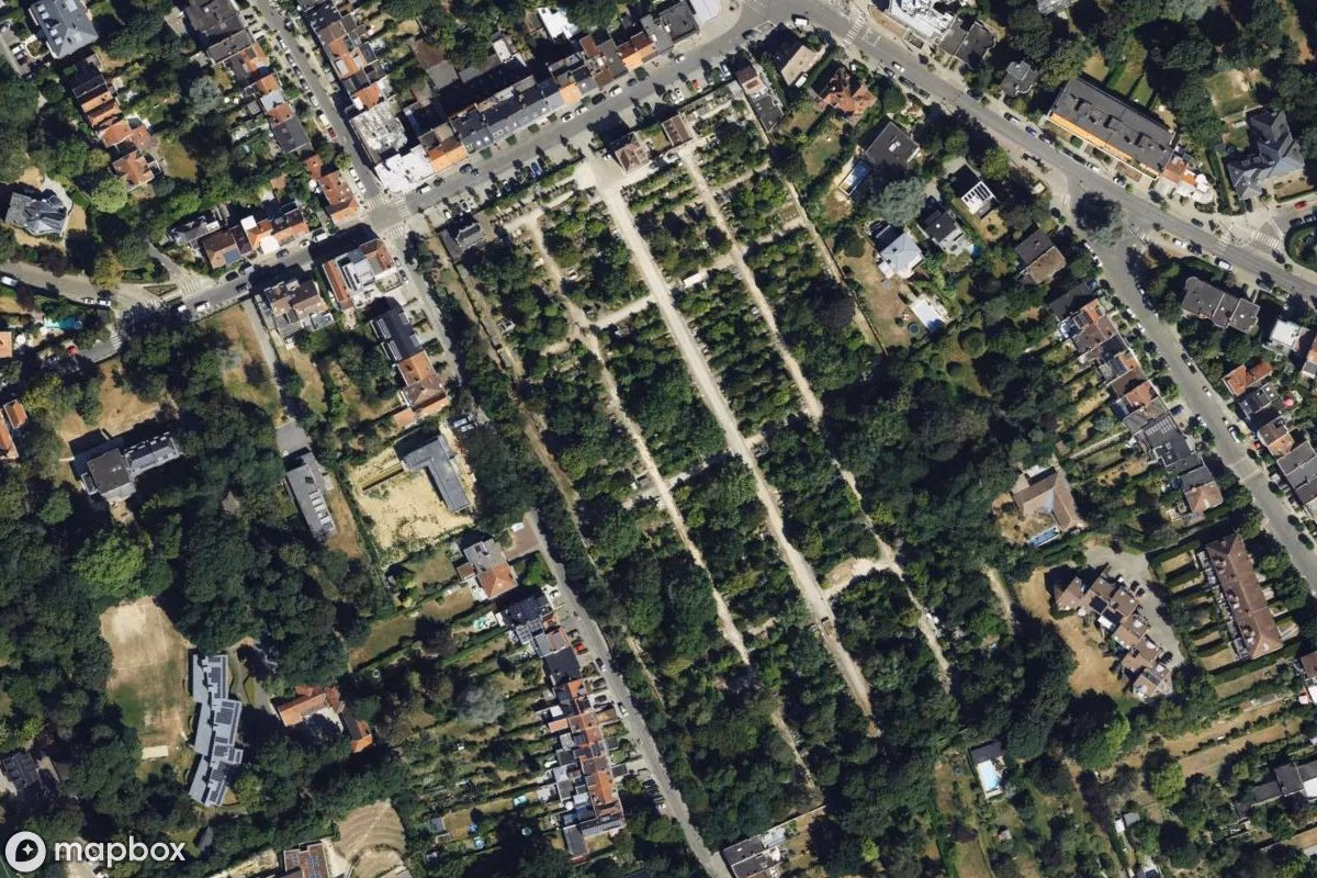 Satellitbild från luften av Krypta 4, en övergiven  i Uccle - Ukkel, Belgien