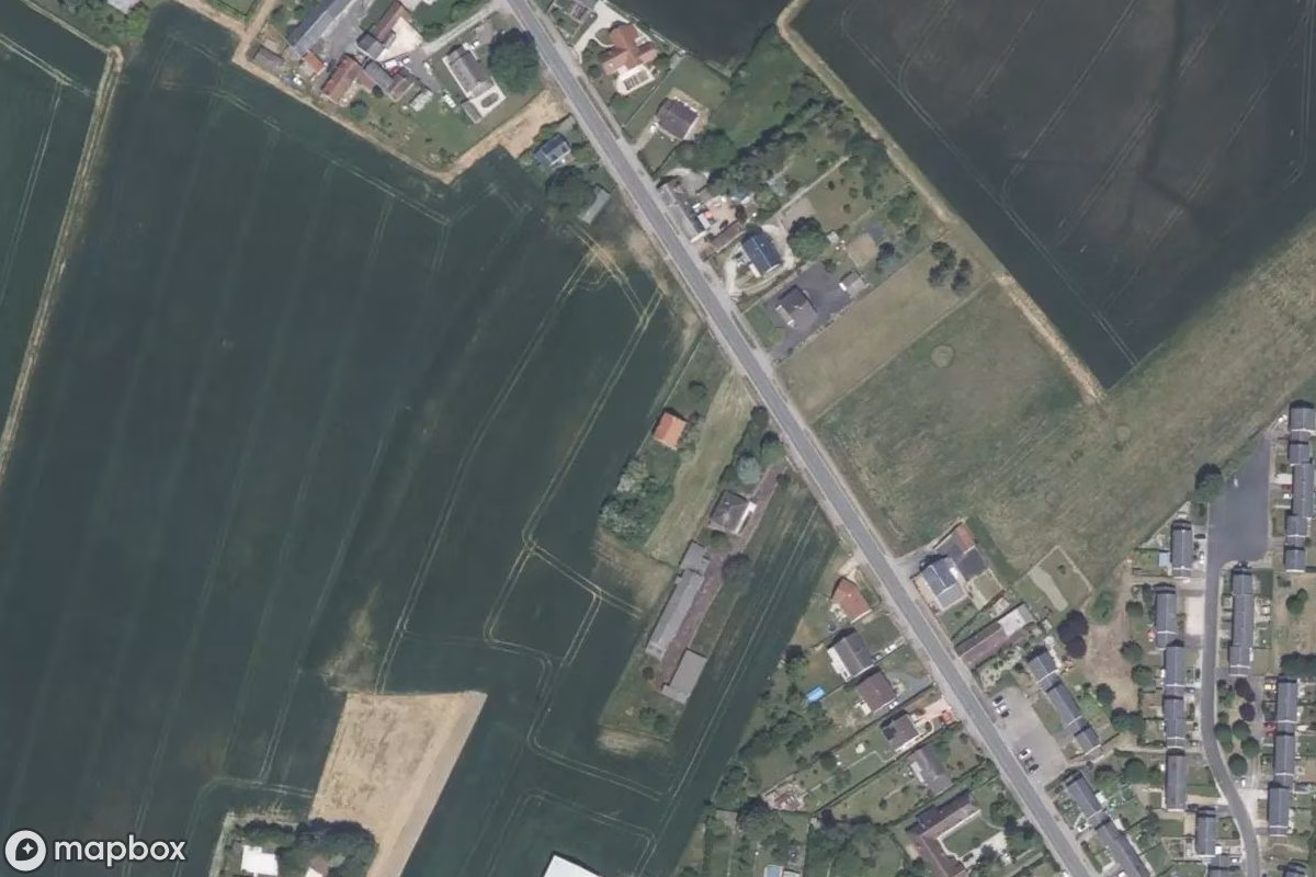 Satelitní letecký pohled na Maison Haute, opuštěné Obytný dům v Corbeilles, Francie