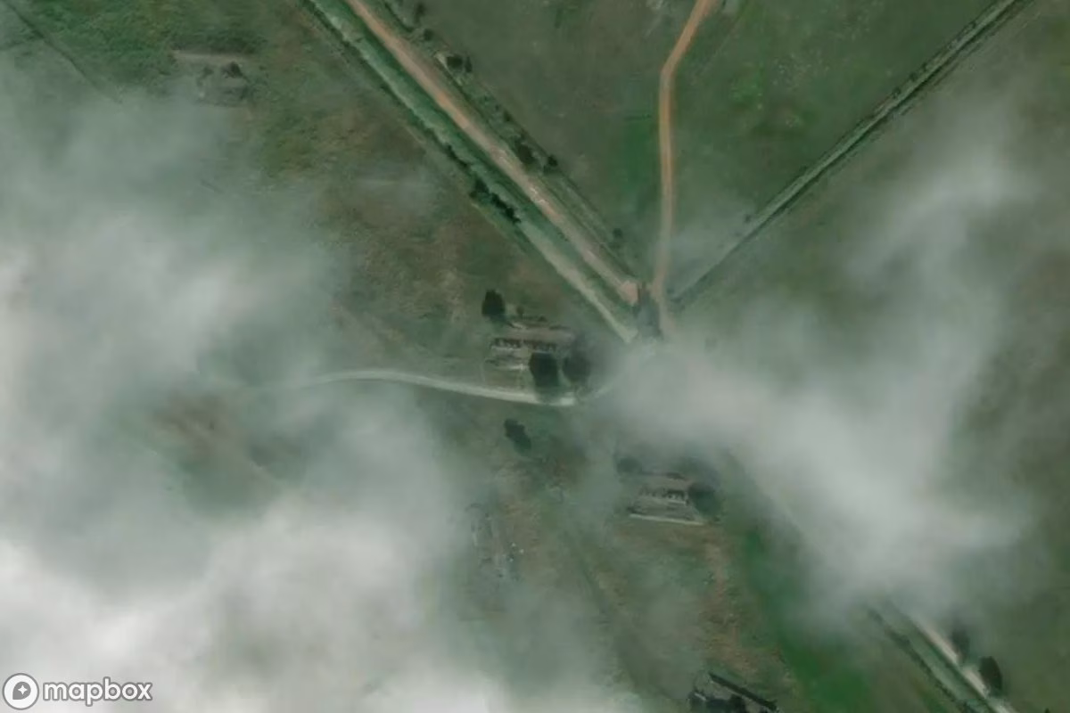 Vue aérienne satellite de Raketenlagerbunker 4, un Bunker abandonné à Peenemünde, Allemagne