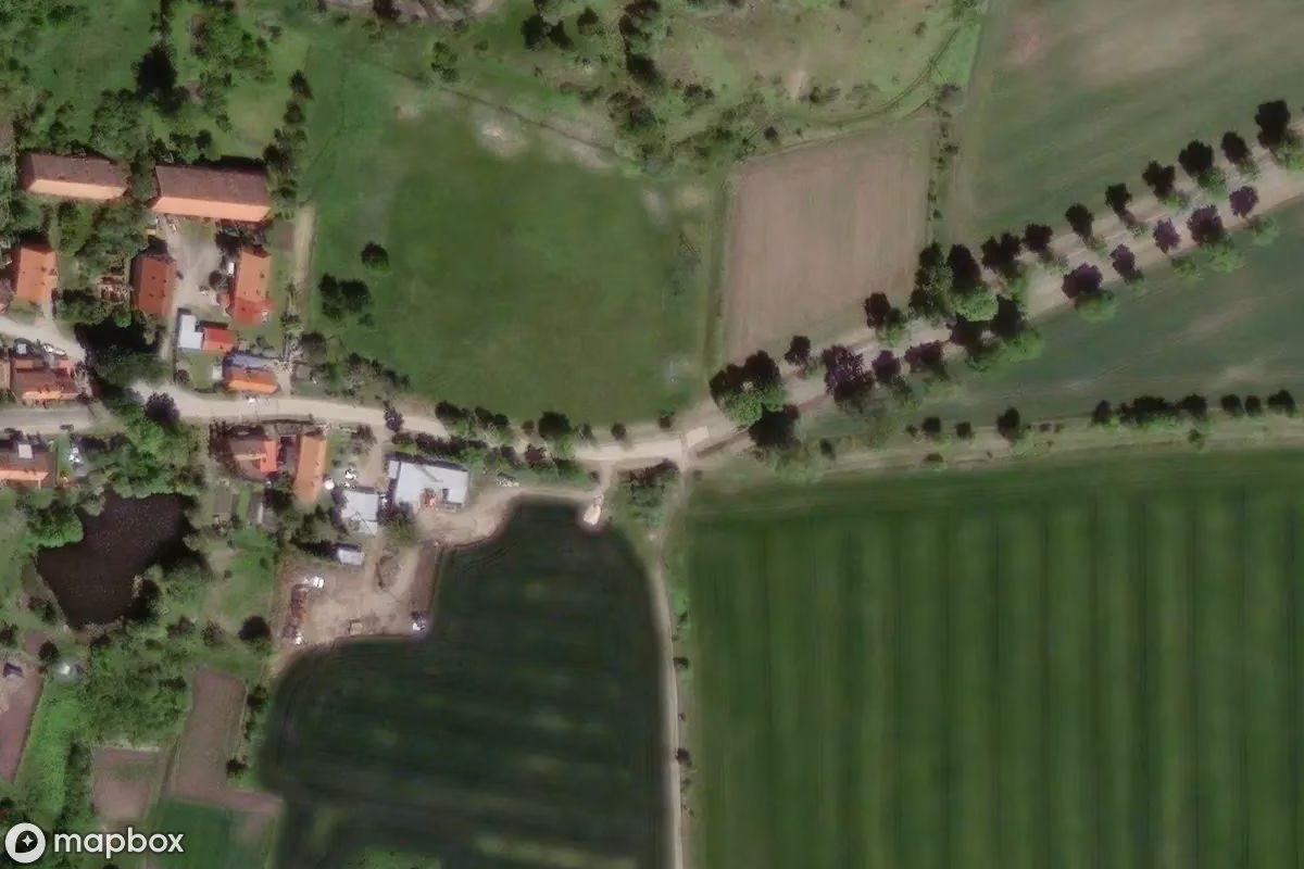 Satelitní letecký pohled na Krzyże pokutne Rusko, opuštěné v Rusko, Polsko