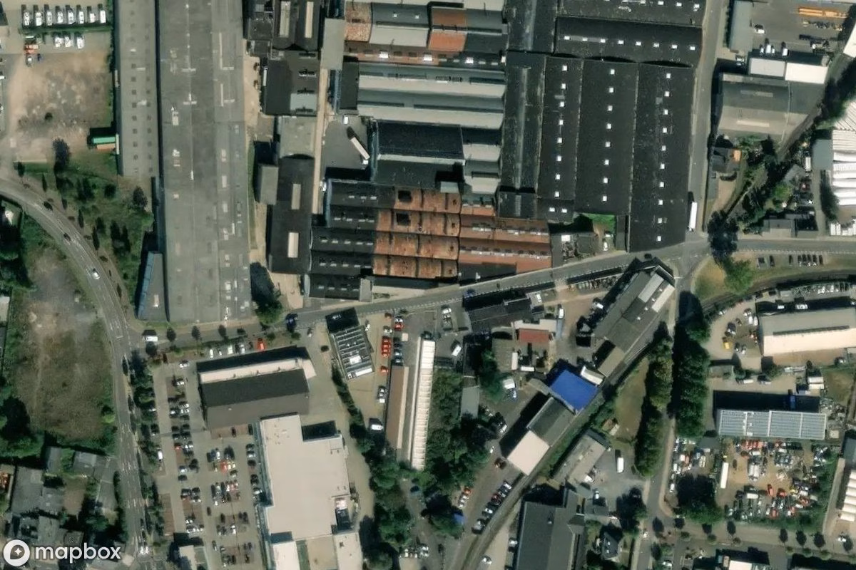 Satellitenansicht von Paintballhalle, eine verlassene Sportanlage in Andernach, Deutschland