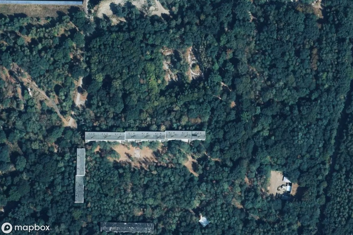 Satellittbilde fra luften av Betonmisch/Militärfahrzeug, et forlatt Militært anlegg i Königsbrück, Tyskland