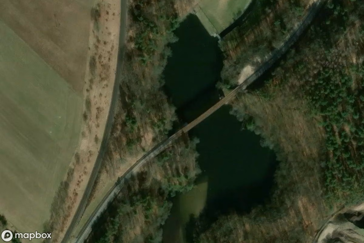 Műholdas légi felvétel Brücke Rutki helyszínről, egy elhagyatott  itt: Borkowo, Lengyelország