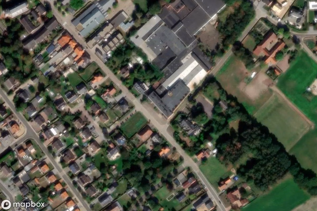 Satelitní letecký pohled na Fabrik, opuštěné Továrna v Peer, Belgie