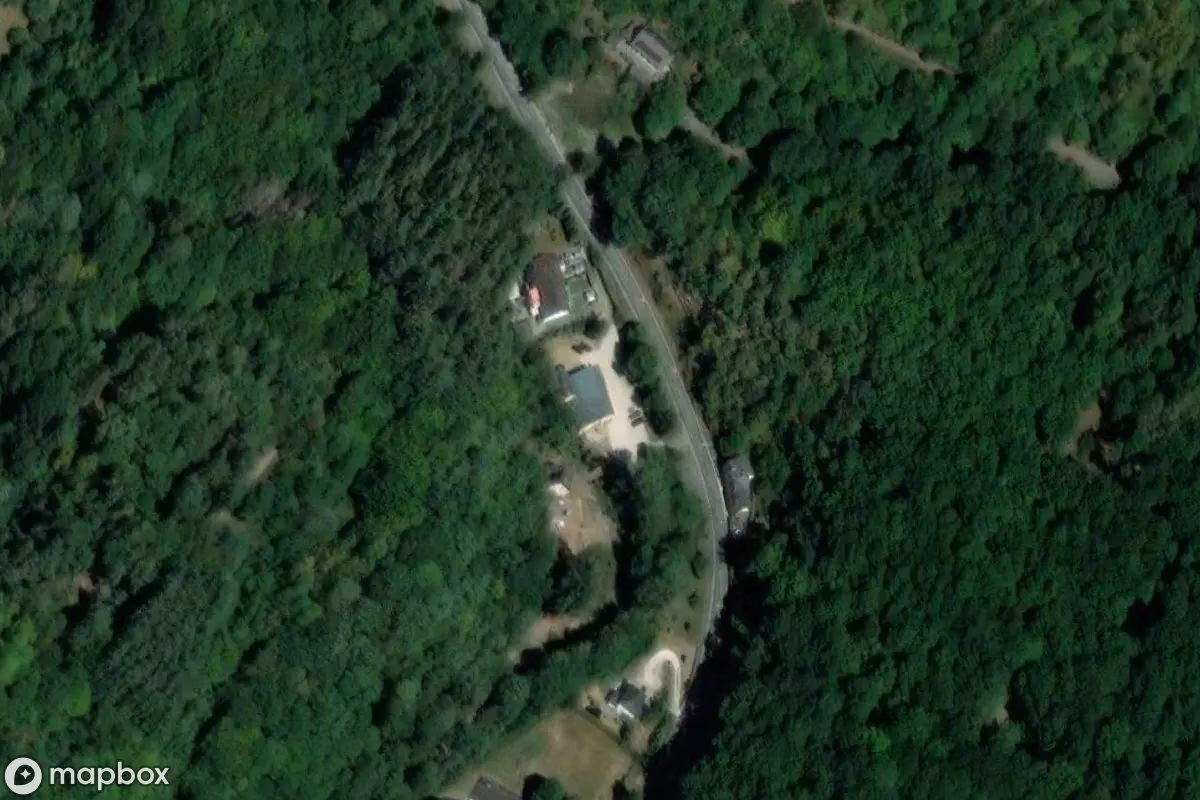 Satellittbilde fra luften av Lackiererei, et forlatt  i Traben-Trarbach, Tyskland