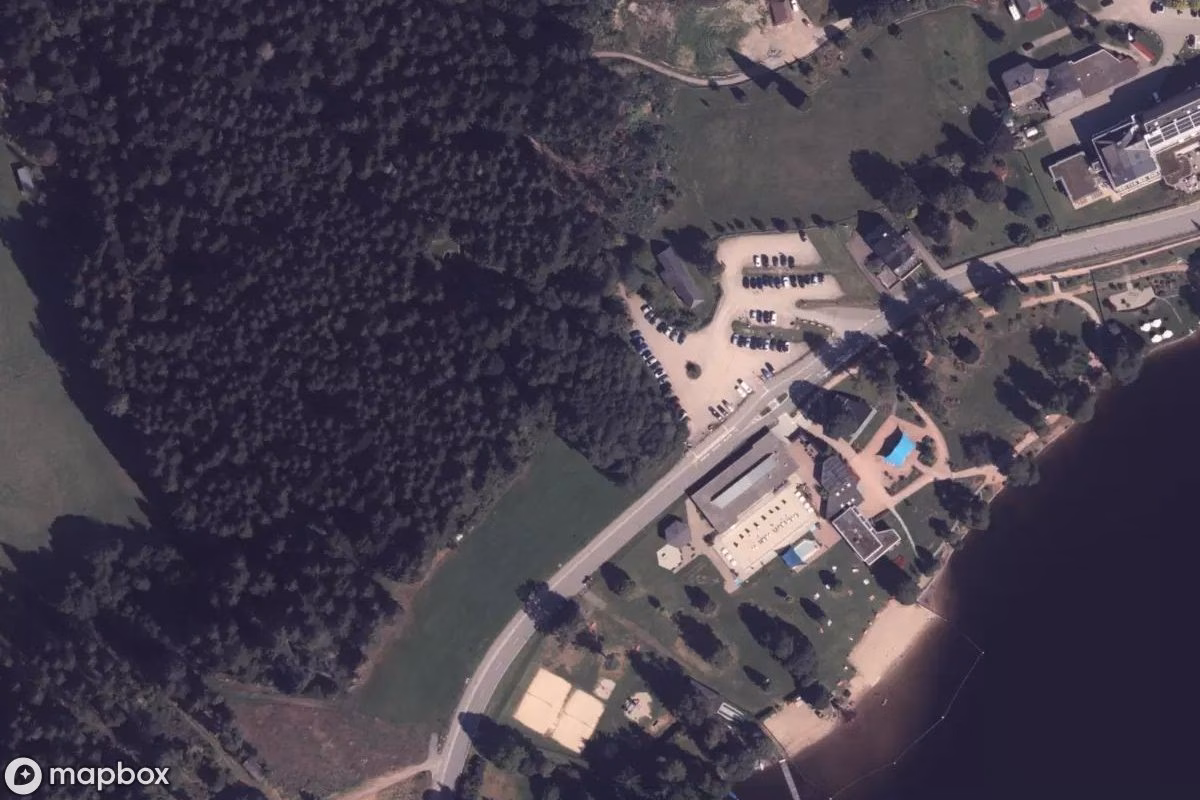 Satellietbeeld vanuit de lucht van Jägerhütte, een verlaten  in Titisee, Duitsland