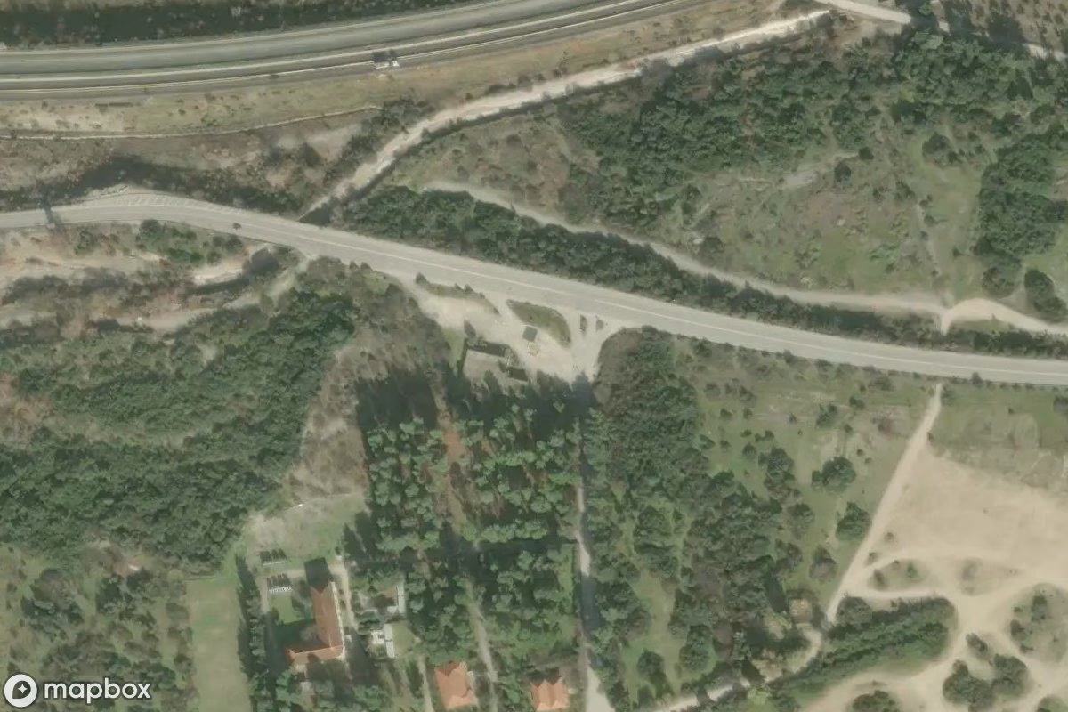 Satellittbilde fra luften av Tankstelle, et forlatt  i Municipal Unit of Lamia, Hellas