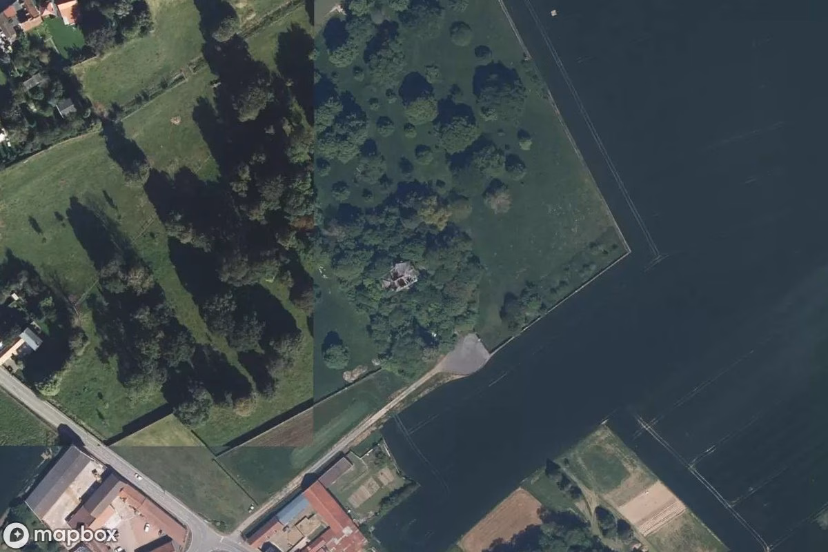 Vue aérienne satellite de Villa Saccage, un Résidence abandonné à Sancourt, France