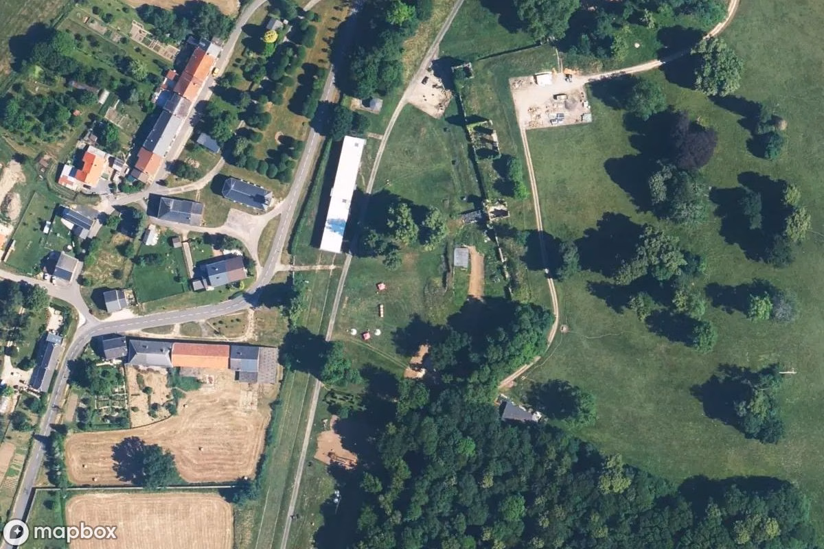 Vue aérienne satellite de Château de La Cassine, un Château abandonné à Vendresse, France