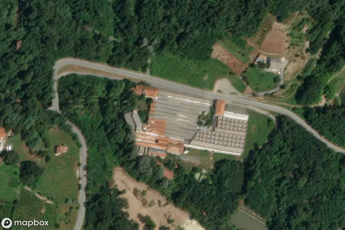 Satellitenansicht von Fabrik Masserano, eine verlassene Fabrik in Masserano, Italien