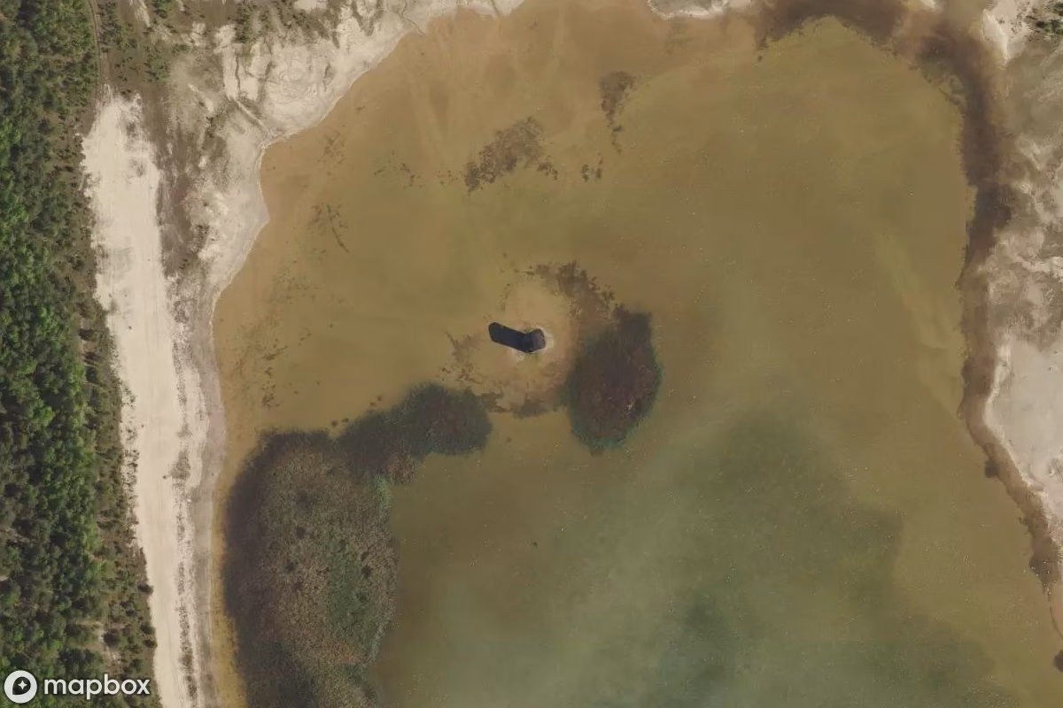 Satellitbillede set fra luften af Wasserreservoir Gilów, et forladt  i Szklary Górne, Polen