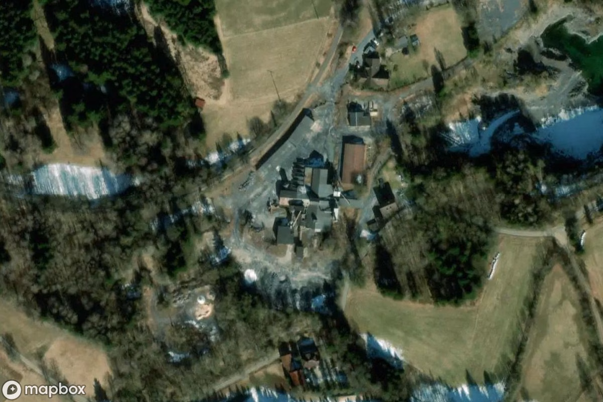 Satellitenansicht von Steinbruch, eine verlassene Bergwerk in Schwarzenbach am Wald, Deutschland