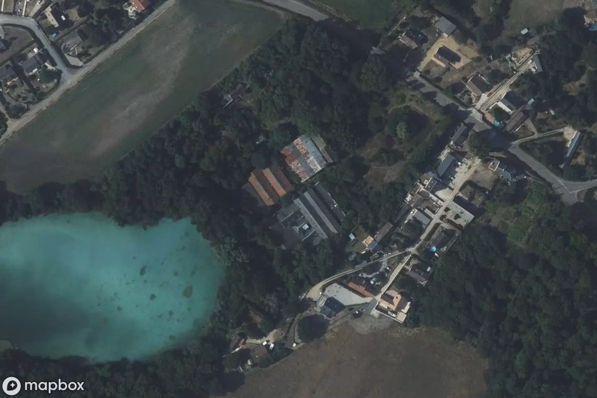 Vue aérienne satellite de Fabrik Usmeco, un Usine abandonné à Conches-en-Ouche, France