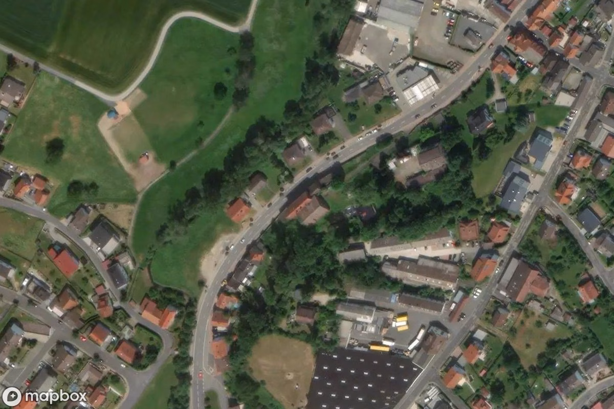 Satellietbeeld vanuit de lucht van Brauerei, een verlaten Fabriek in Reichelsheim, Duitsland