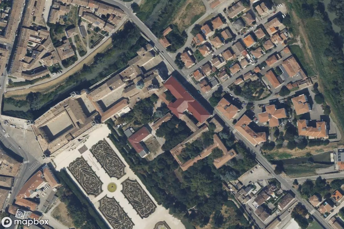 Satellitbillede set fra luften af Irrenanstalt Colorno, et forladt Hospital i Colorno, Italien