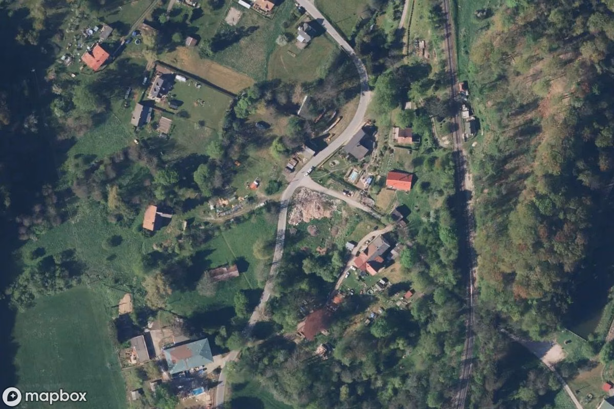 Vue aérienne satellite de Lost Place, un  abandonné à Teplice nad Metují, Tchéquie