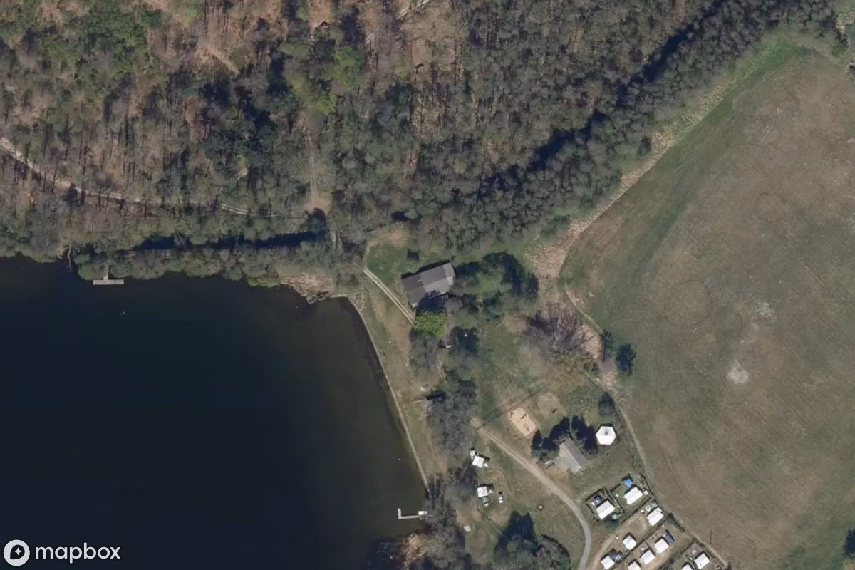 Satellietbeeld vanuit de lucht van Gaststätte, een verlaten Restaurant in Lenzen (Elbe), Duitsland