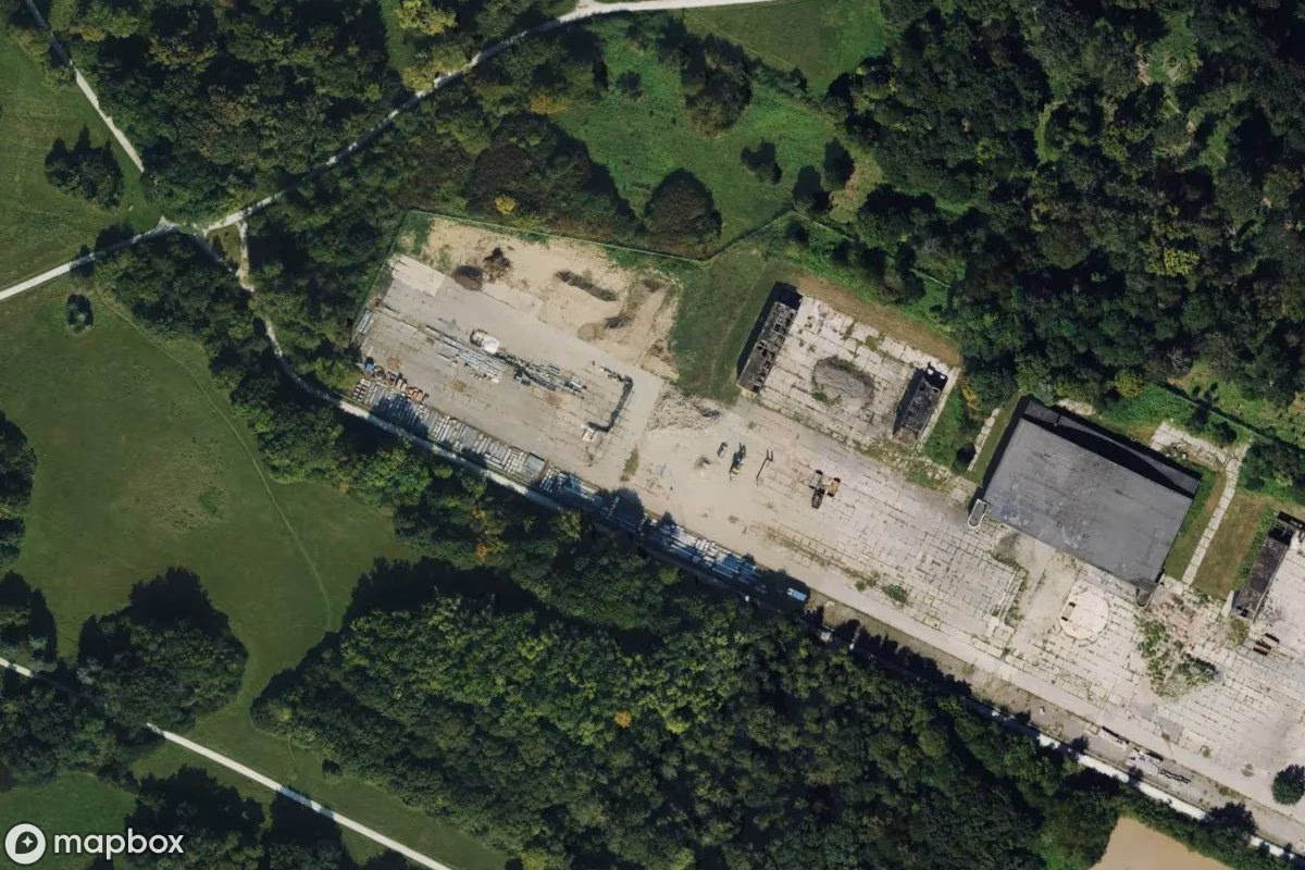 Satellietbeeld vanuit de lucht van Fliegerhorst, een verlaten Militair terrein in Eschborn, Duitsland