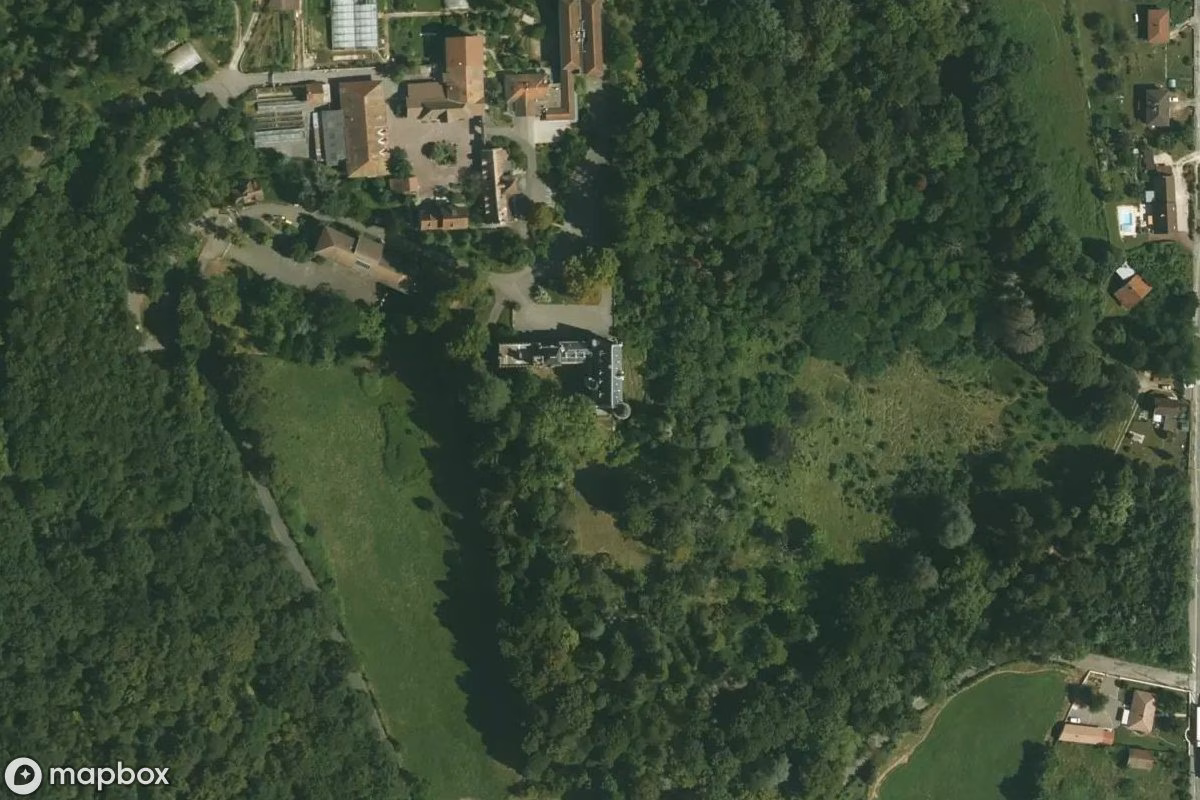 Vue aérienne satellite de Château de Peyrieu, un Château abandonné à Peyrieu, France