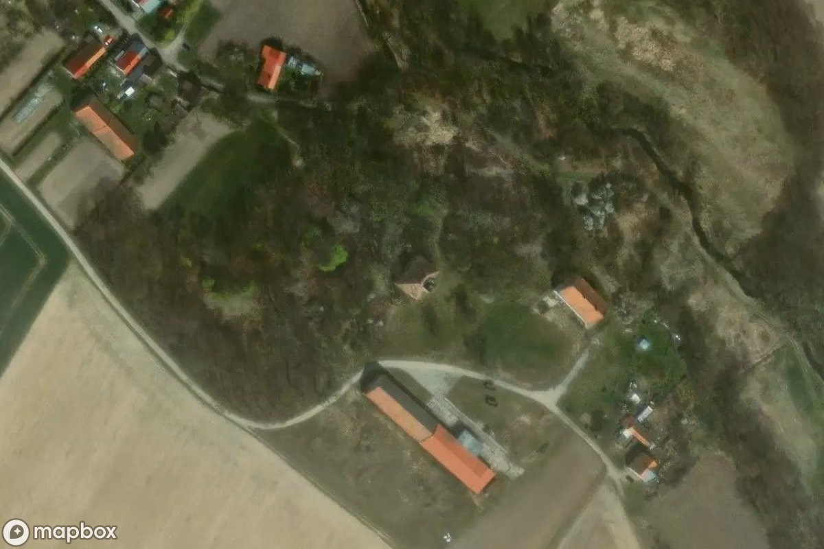 Vista aérea por satélite de Gut Panzkau, un Granja abandonado en Pęczków, Polonia