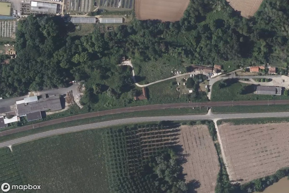 Satelitarny widok z lotu ptaka Maison, opuszczone Dom mieszkalny w La Réole, Francja