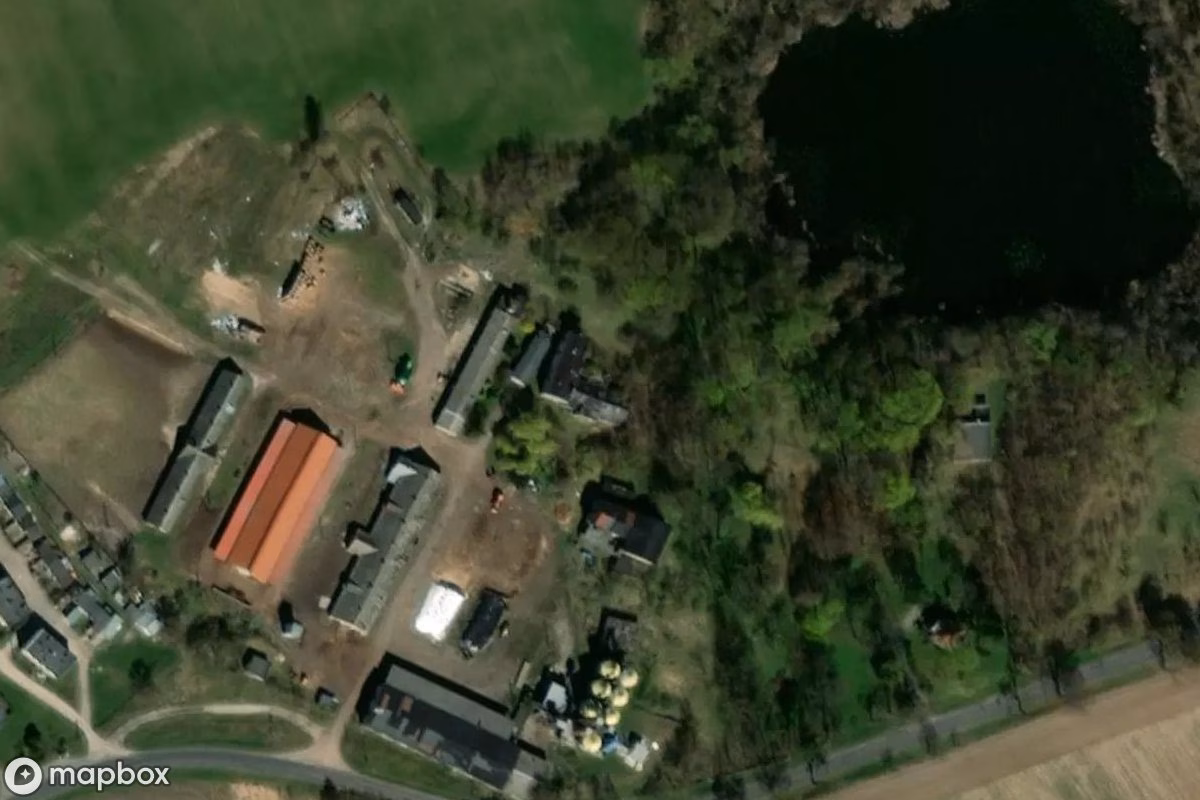 Satelitarny widok z lotu ptaka Manoir Skarpa, opuszczone Zamek w Skarpa, Polska