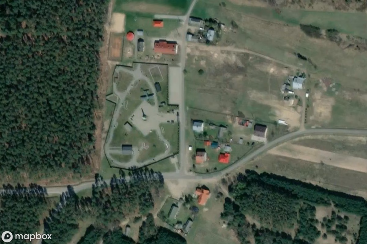 Vista aérea por satélite de Historischer Park Bliźnie, un abandonado en Blizna, Polonia