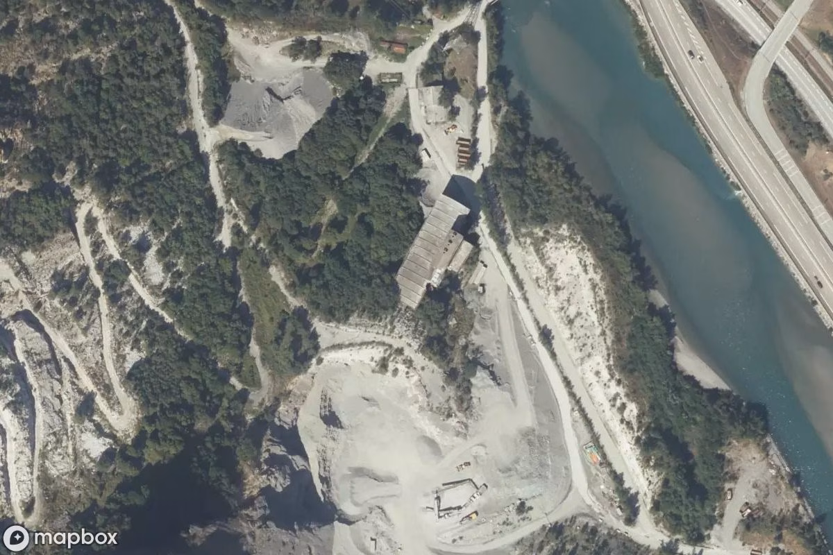 Satellittbilde fra luften av Fabrik Baka, et forlatt Fabrikk i Saint-Martin-de-la-Porte, Frankrike