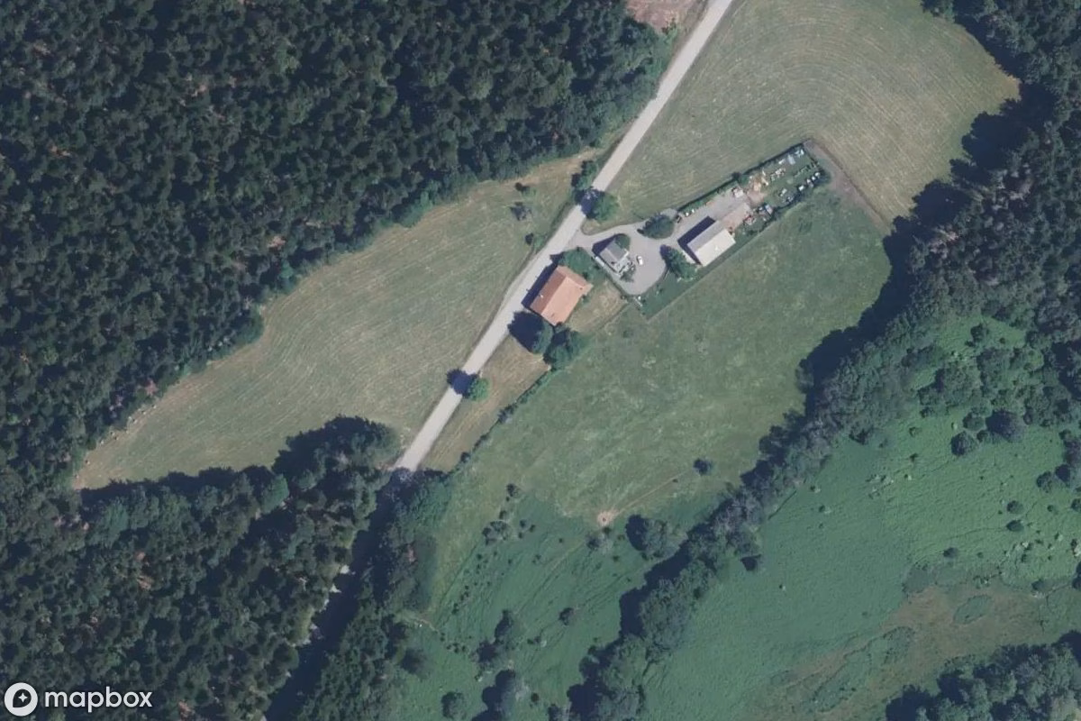 Satellittbilde fra luften av Maison Tisseuse, et forlatt Bolighus i Le Val-d'Ajol, Frankrike