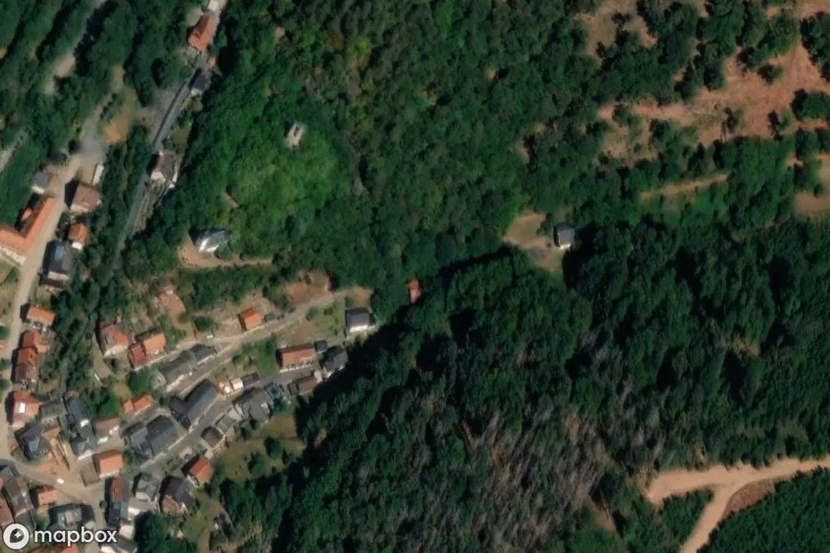 Satelitní letecký pohled na Haus, opuštěné  v Frankenblick, Německo