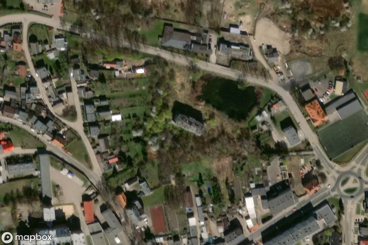 Satellietbeeld vanuit de lucht van Unvollendeter Block, een verlaten  in Kcynia, Polen