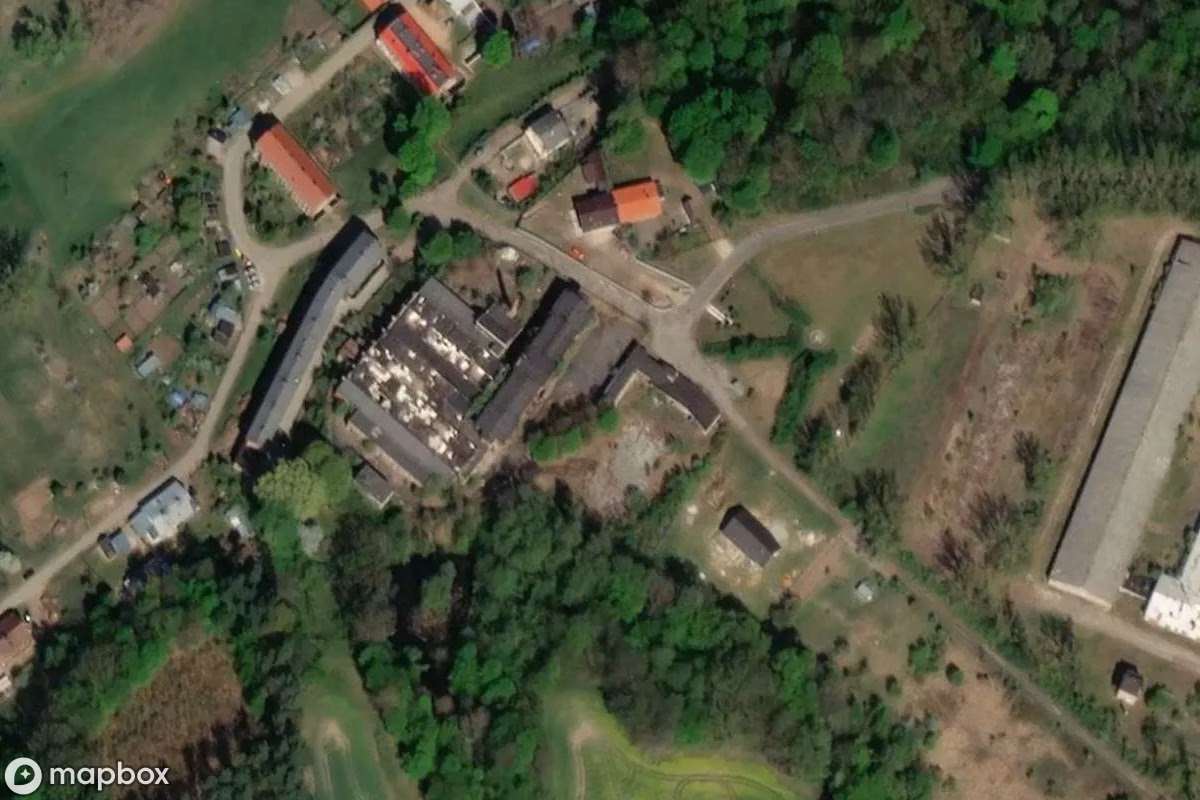 Satellitbillede set fra luften af Alte Mähmaschine, et forladt  i Lubniewice, Polen