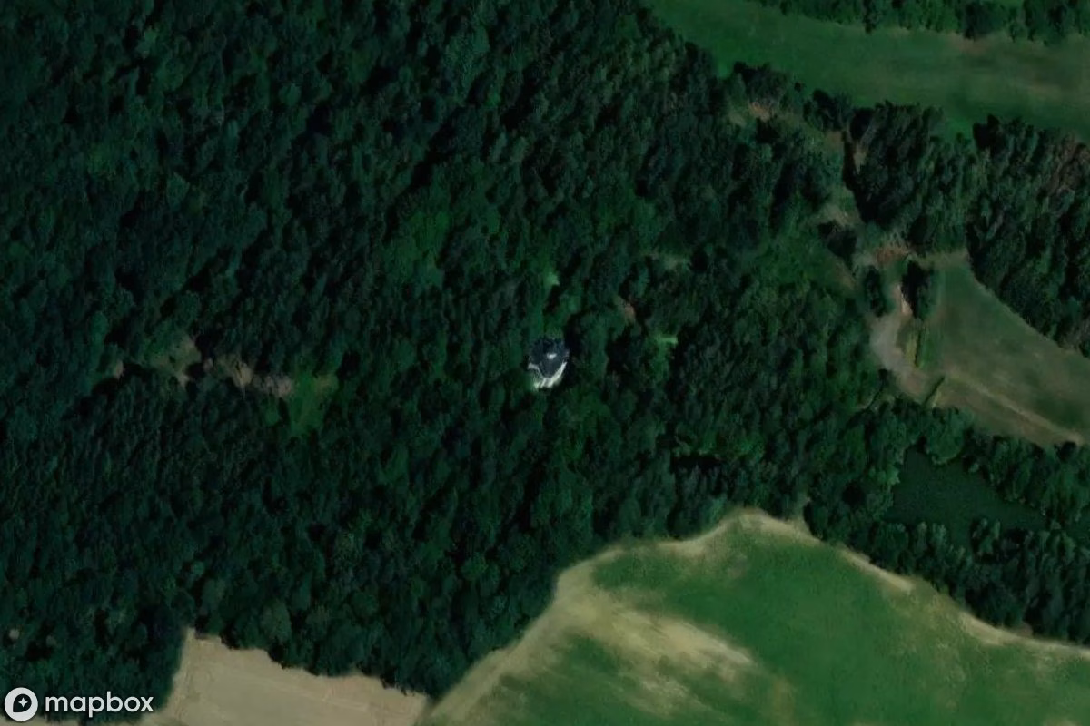 Satellitbillede set fra luften af Mausoleum Ziegelsdorf, et forladt i Ziegelsdorf, Tyskland