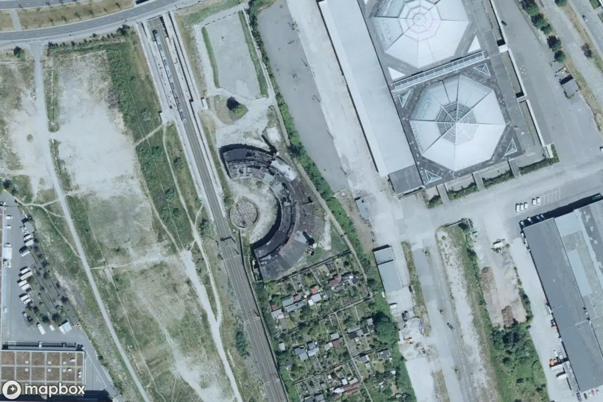 Vista aérea por satélite de Bahnbetriebswerk, un abandonado en Leipzig, Alemania