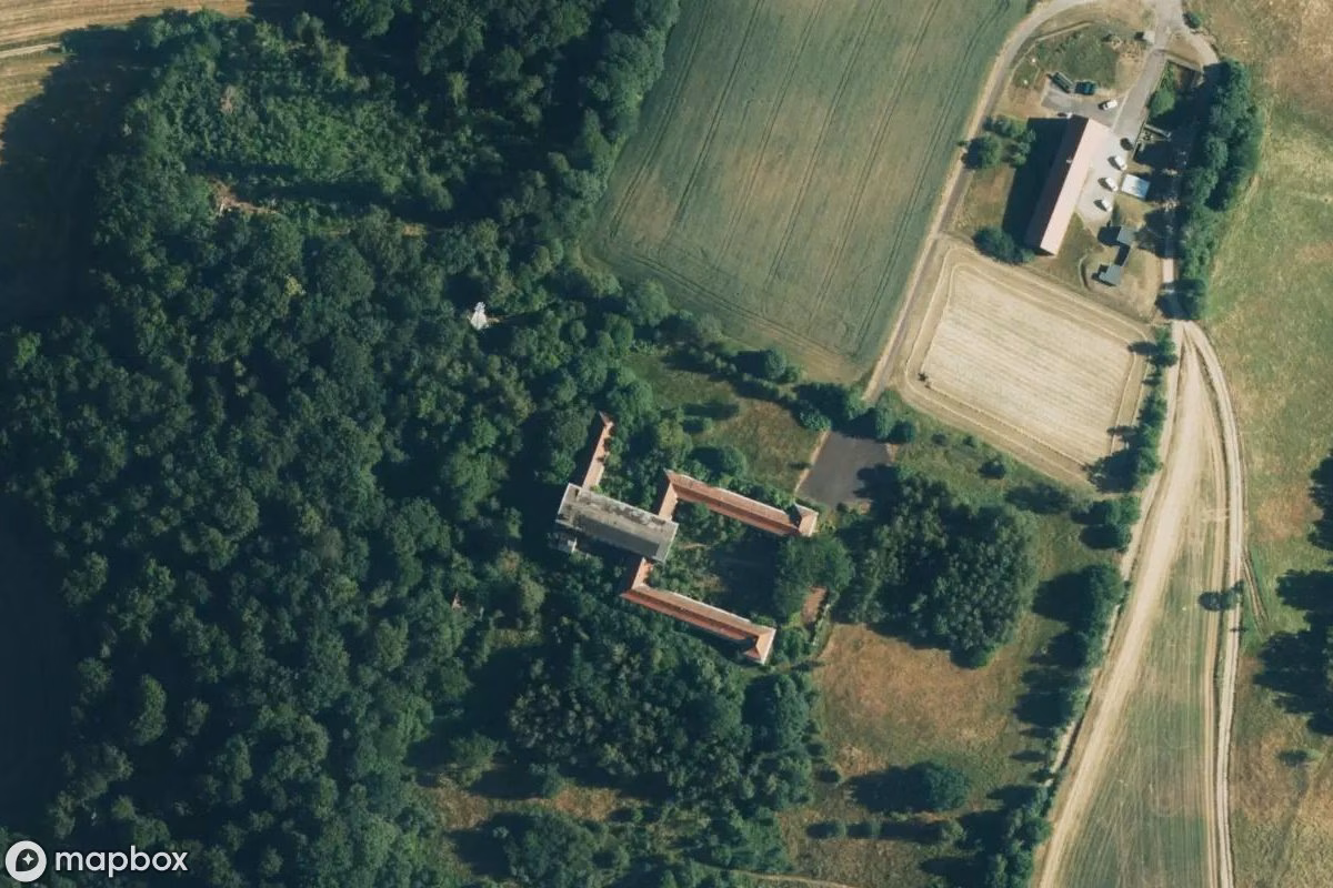 Satellitbild från luften av Ghost-Maria-Tower, en övergiven  i Sebnitz, Tyskland