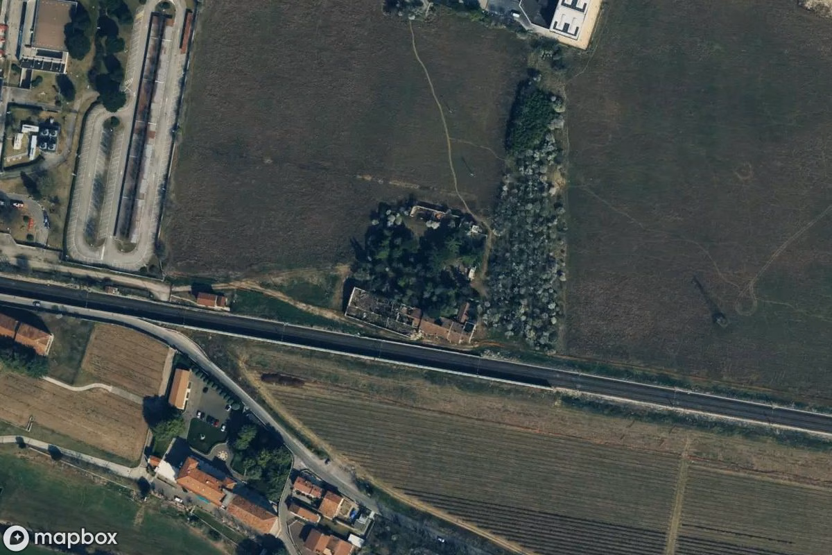 Satellitbillede set fra luften af Villa, et forladt Beboelseshus i Verona, Italien