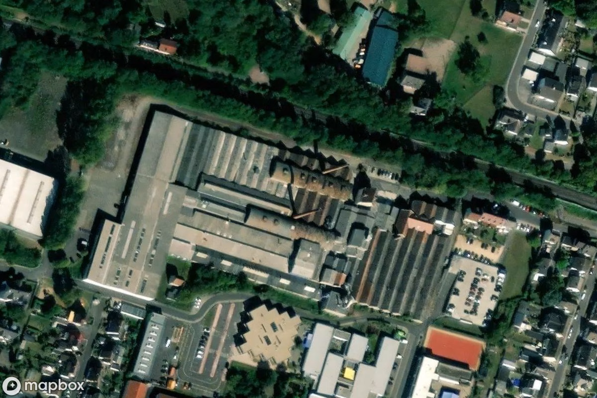 Satellitenansicht von Wandplattenfabrik Engers, eine verlassene Fabrik in Neuwied, Deutschland